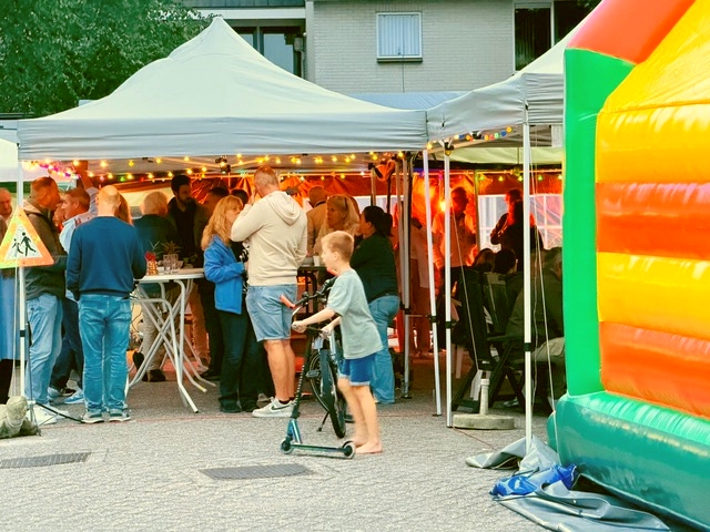 https://www.nieuwegeinsewijken.nl/batau-zuid/upload/afbeeldingen/buurtfeest-nedereindseweg-2.jpg