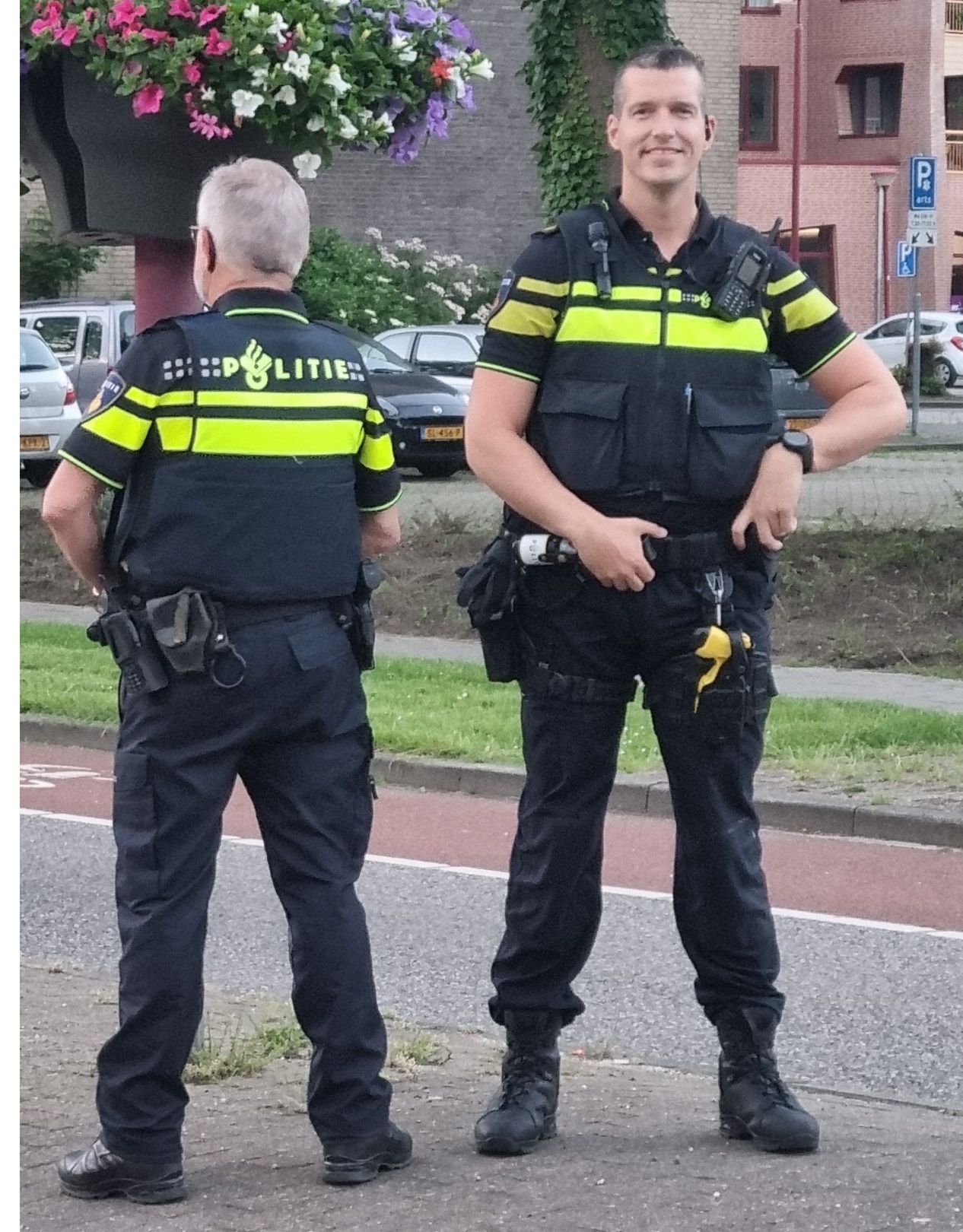 https://www.nieuwegeinsewijken.nl/batau-zuid/upload/afbeeldingen/gaande-en-komende-wijkagent.jpg